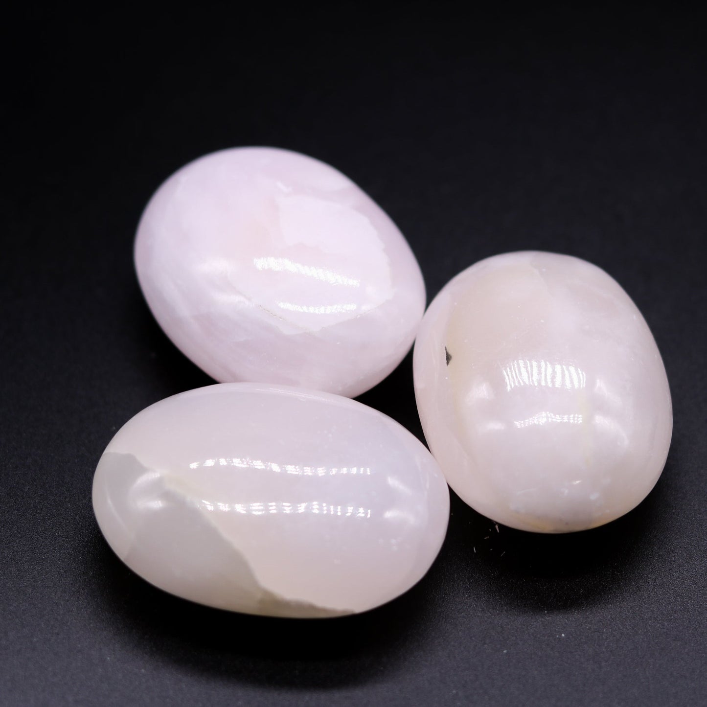 Mangano Calcite Palm Stone